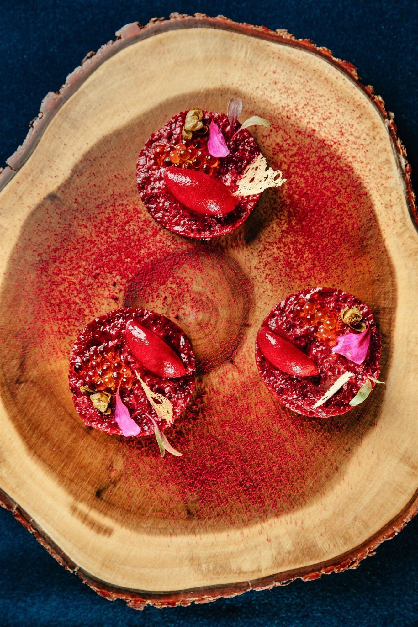 Plato rojo de postre