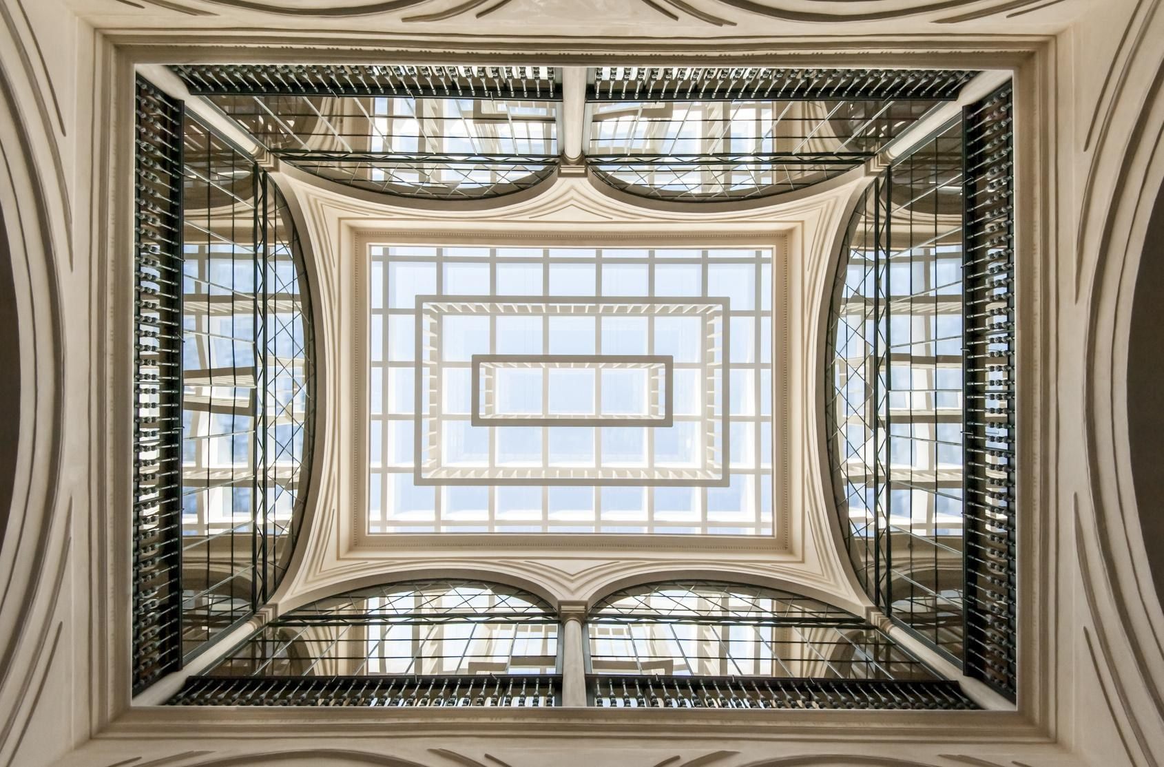 C&uacute;pula con vidriera del Hotel Mercer Sevilla