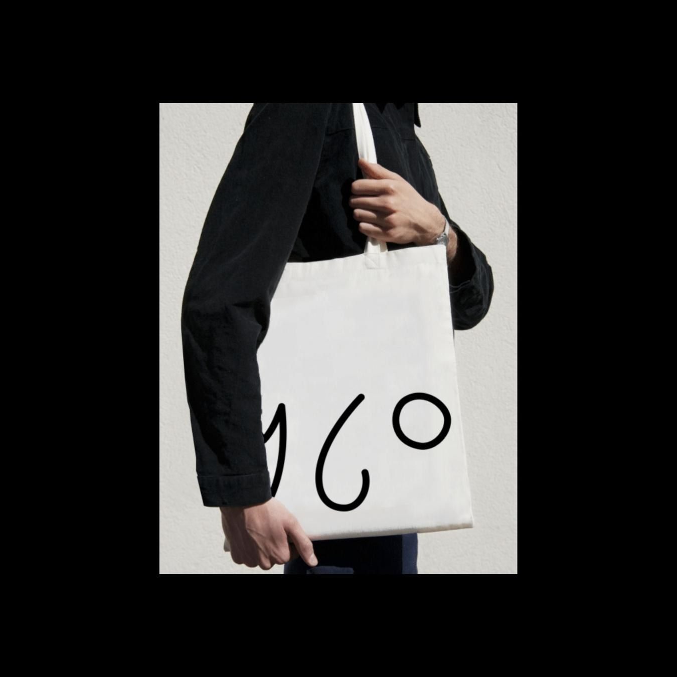 Persona con tote bag Hotel OLOM