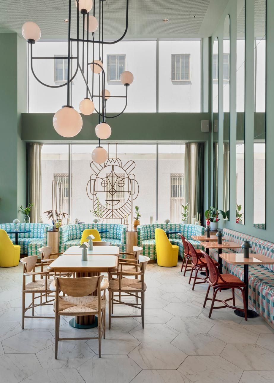 Detalle de mesa y experiencia gastronómica en La Santa María Madrid