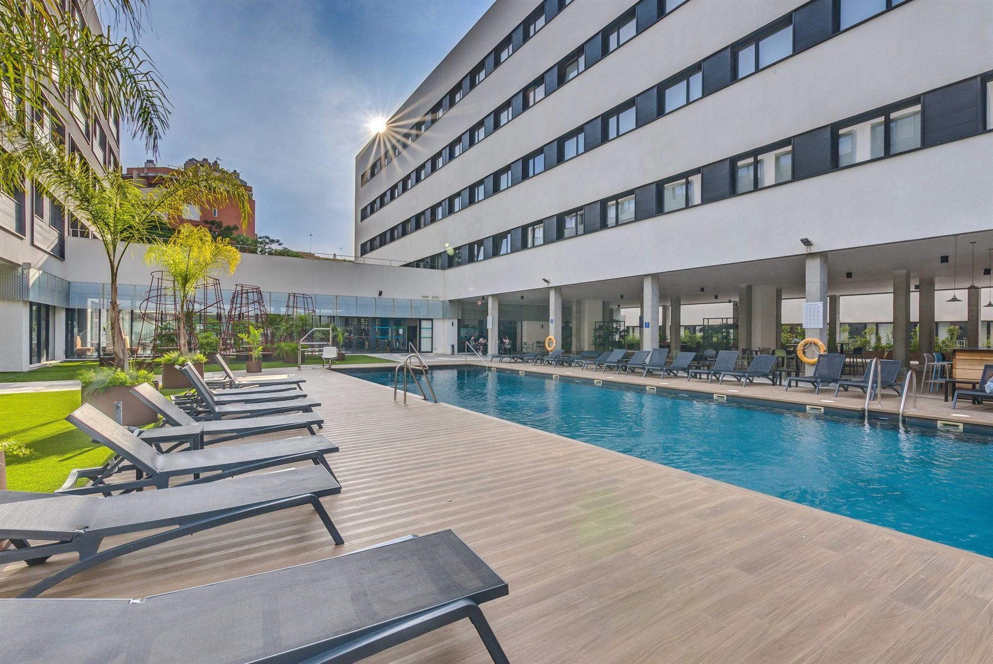 Piscina exterior Livensa Living