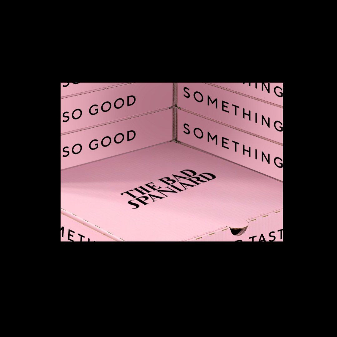 Caja rosa abierta con logotipo The Bad Spaniard, vista cenital