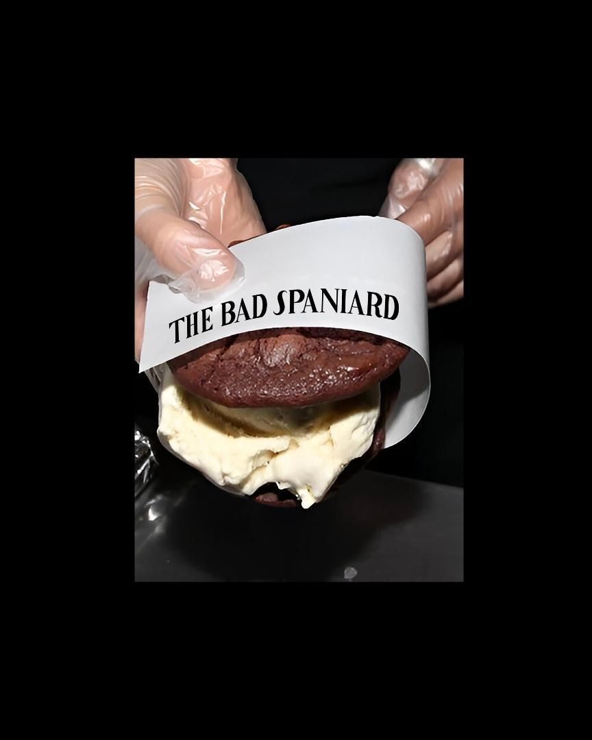 Postre helado The Bad Spaniard en envase blanco